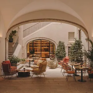 https://hotel-palau-fugit.catalonia-hotels.com