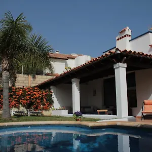 https://la-tortuga-hostel.in-canary-islands.com